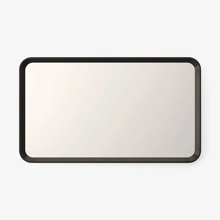 Close-up of the mirror surface, demonstrating the high quality of oak processing