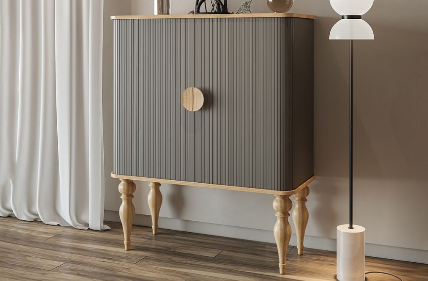 Декорирования комода KMD-025, включая ручки Duet HL-018.1 и точеные ножки MN-107 в интерьере.