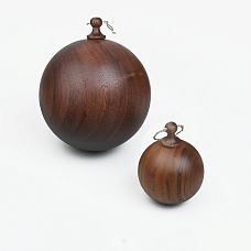 SUV-002 Christmas balls made of solid beech, light texture for Scandinavian and classic interiors
