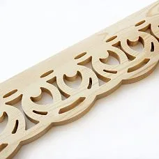 Резной наличник NL-7 на фасаде дома, деревянная домовая резьба