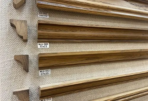 деревянный плинтусы 