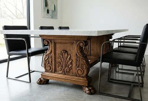 Каркас стола резной из массива и белая современная столешница: микс классики с минимализмом