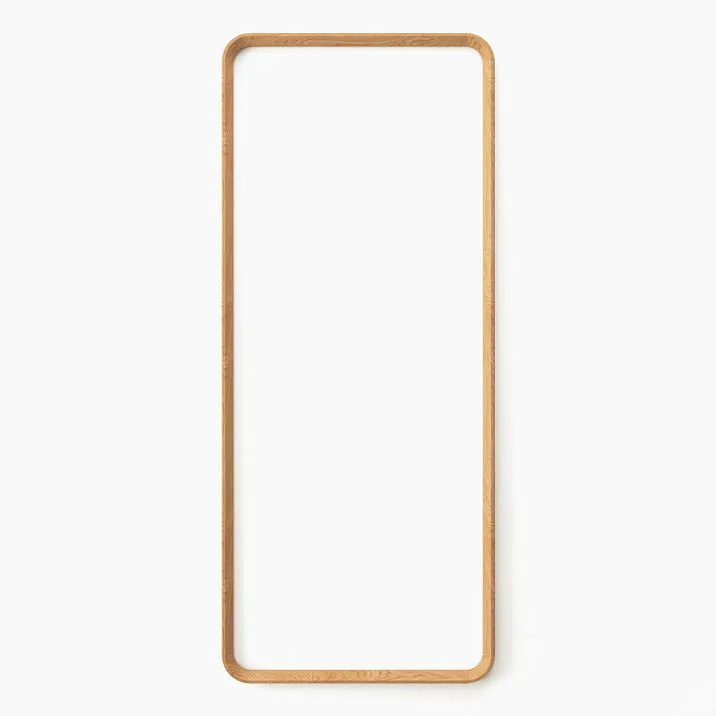 Frame RM-052 for paintings and mirrors, made of oak or beech, adds elegance to a classic interior