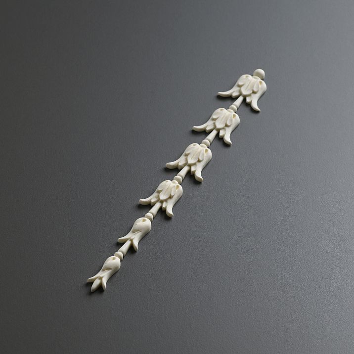 Carved polyurethane overlay NPU-316, vertical composition with floral buds. Elegant Stavros molding for walls, doors, and furniture, ready for painting.