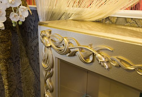 резьба по дереву в современном интерьере 