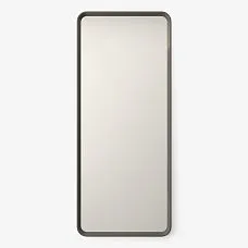 Close-up of the beech wood texture used in the design of the Aurora 008-007 mirror