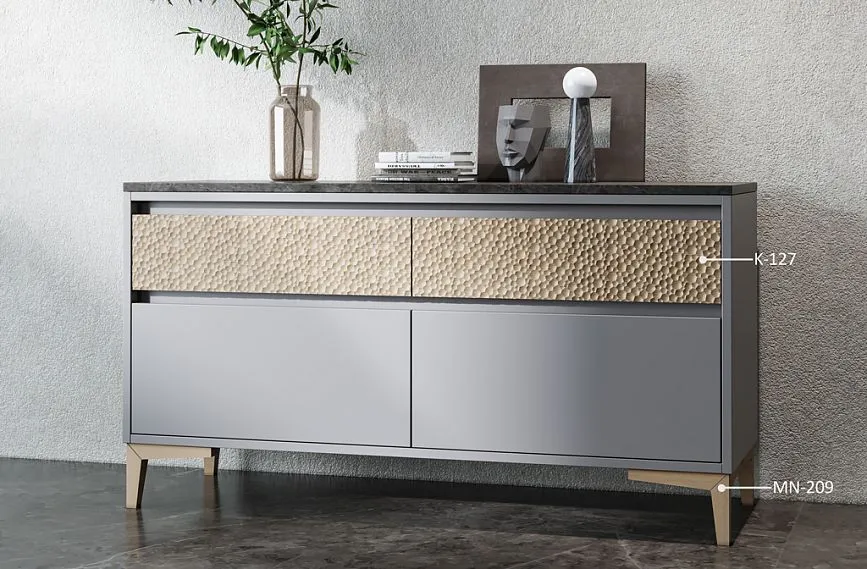 Комод KMD-023 в минималистическом интерьере, включая резной погонаж K-127 и геометрические ножки MN-209.