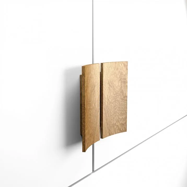 Wooden handle on the front panel