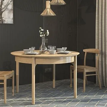 Современная мебельная ножка MN-226 из светлого массива дерева с изогнутой формой.