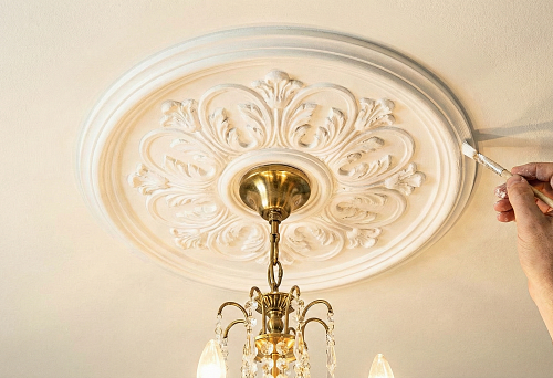 Лепнина под люстру на потолке: как создать идеальное обрамление света с помощью потолочных розеток