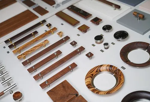 Дизайнерский мудборд с образцами материалов и интерьерных решений.