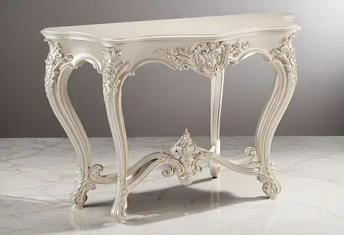 Декоративные элементы деревянной столешницы с резьбой и плавными изгибами