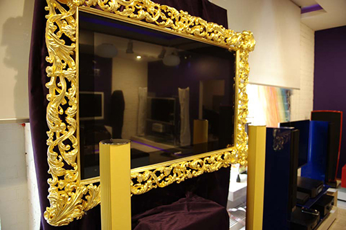 How to Choose the Frame Color for a Mirror