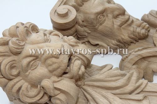 Carved wooden casings in Lipetsk