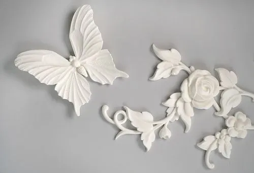 How to combine pilasters and polyurethane moldings to create a luxurious yet modern interior