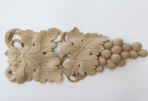 Carved wooden appliqu&eacute; in the shape of grape clusters and oak leaves &mdash; a decorative element for interior framing