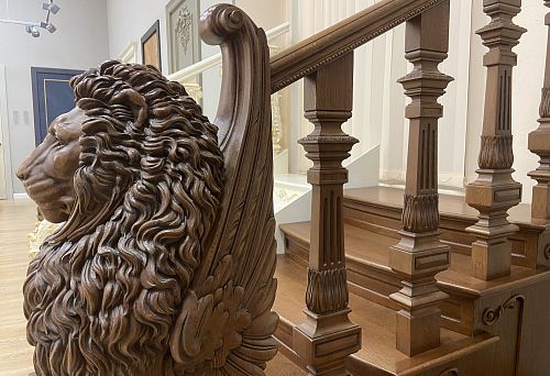Carved wooden lion as a decorative staircase ornament