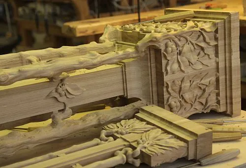 Carved oak items &mdash; a choice for connoisseurs of quality