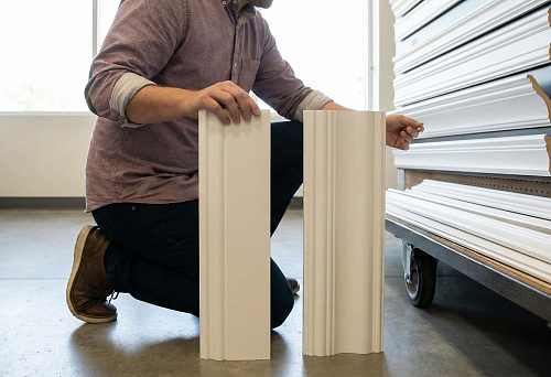 Stucco baseboard and linear elements for painting &mdash; choosing a profile for floor and ceiling in the same style, comparing two options of baseboard and cornice in a building materials store