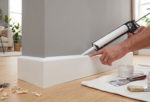 Sealant, putty and touch-up paint for MDF baseboard: how to achieve a clean finish without gaps