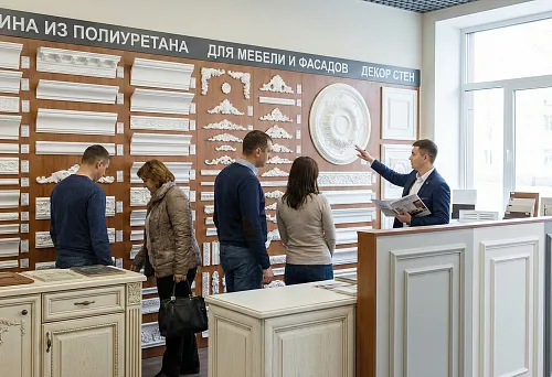 Customers choose polyurethane molding for furniture and interior in the showroom