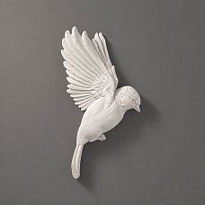 NPU-494L plaster decor&mdash;three-dimensional image of a decorative bird in flight, crafted using elegant plaster technique.