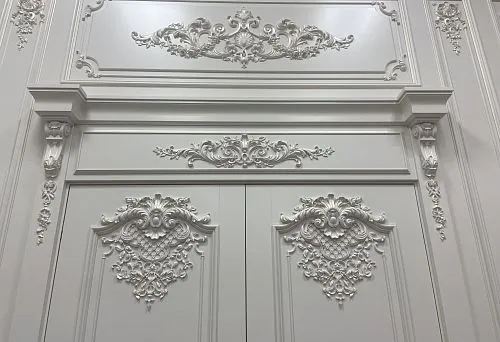 Snow-white sandrok cornice with decorative molded ornament and elegant architectural details in interior