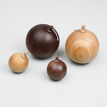 Christmas balls SUV-002 made of solid wood for a festive tree: natural ash, exotic zebrawood, and warm walnut