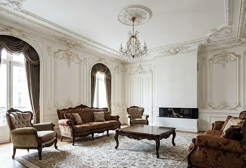 Stucco on walls in a classic interior &mdash; exquisite stucco decor forming a palace style in a modern apartment