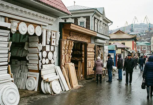 Buy polyurethane stucco in Vladivostok: facade elements and wooden decor on the Far East market