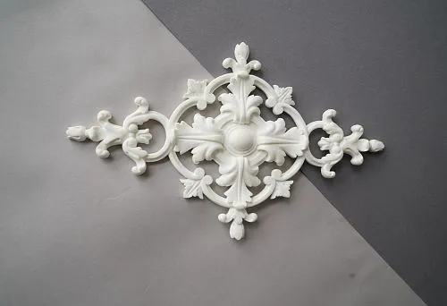 Decorative polyurethane socket with 3D ornament