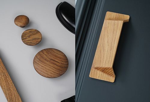 Rectangular handle made of light wood, mounted on a dark facade for a contrasting accent