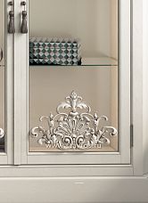 Detailed view of the master's signature on the appliqu&eacute; from the C-008-1 wooden decor set