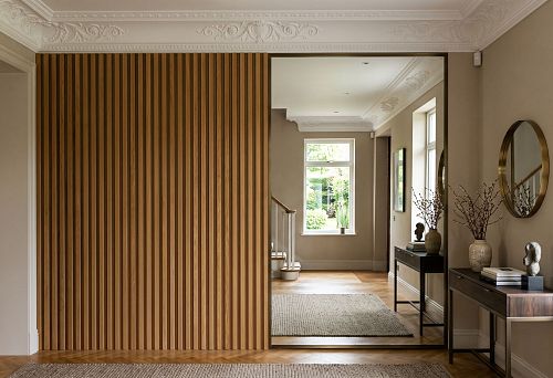 Stucco decor, wooden slats, and a full-length mirror: how to design a mirror wall