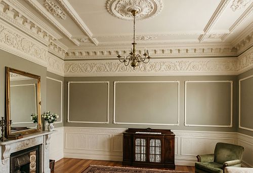 Polyurethane frieze for walls and ceiling: how to choose a decorative belt for the interior