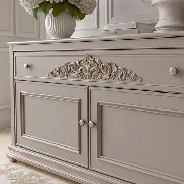 Carved appliqu&eacute; N-270 with carved floral ornament from oak or beech, suitable for staircase decoration