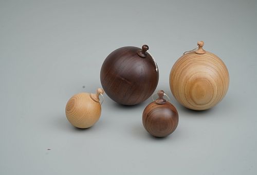 Wooden Christmas ornaments: coziness, style, and uniqueness for your holiday