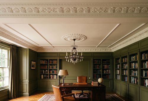 Stucco decor for the ceiling in the study: classic interior without overload