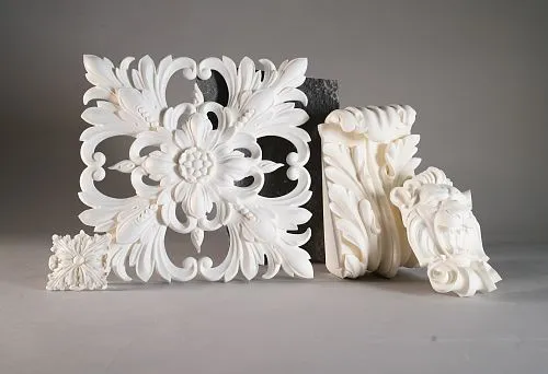 Polyurethane decorative elements set, including large ceiling rose with floral ornament