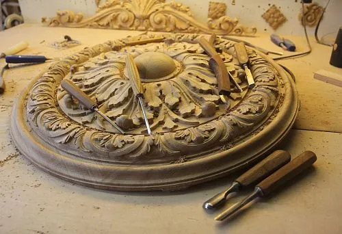 Carving process in natural wood &mdash; creating an artistic element by hand