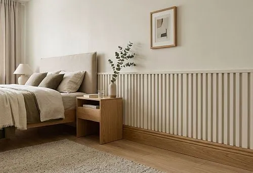 Decorative elements and wooden skirting for the bedroom: how to create a calm relief without overload