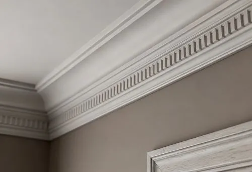 Classic interior with a ceiling cornice and phytopolymer trims, executed in white with a detailed decorative profile.