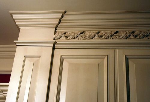Moldings as stylish interior decoration