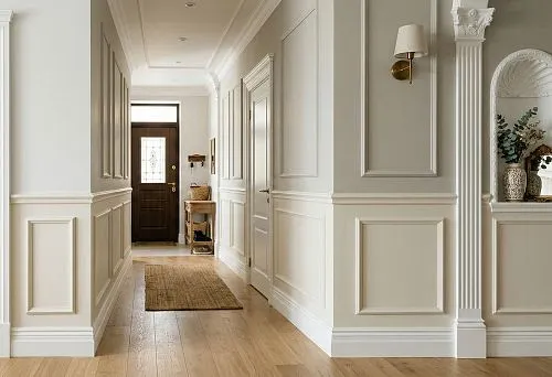 Slatted partition and MDF skirting board in the study: how to assemble a strict interior with warm wood