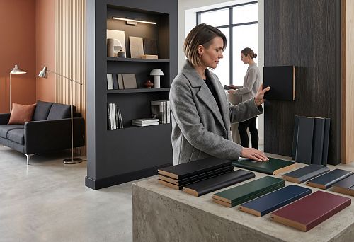 Black MDF plinth: how to choose and buy a dark or colored profile for a modern interior