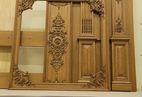 Luxurious wooden panels with exquisite carving