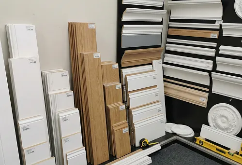 MDF floor plinth: choosing profile and height at the sample stand in the store