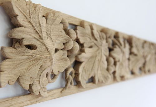 Decorative carved element with elegant leaves and natural motifs