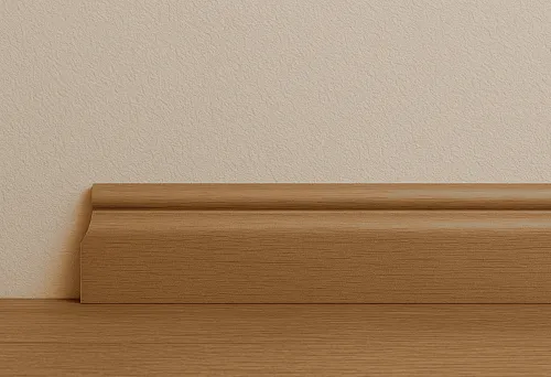 Wooden cornice in interior &mdash; natural beauty and elegance