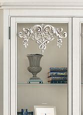 Detailed view of the floral ornament on the appliqu&eacute; from the C-008-1 wooden decor set